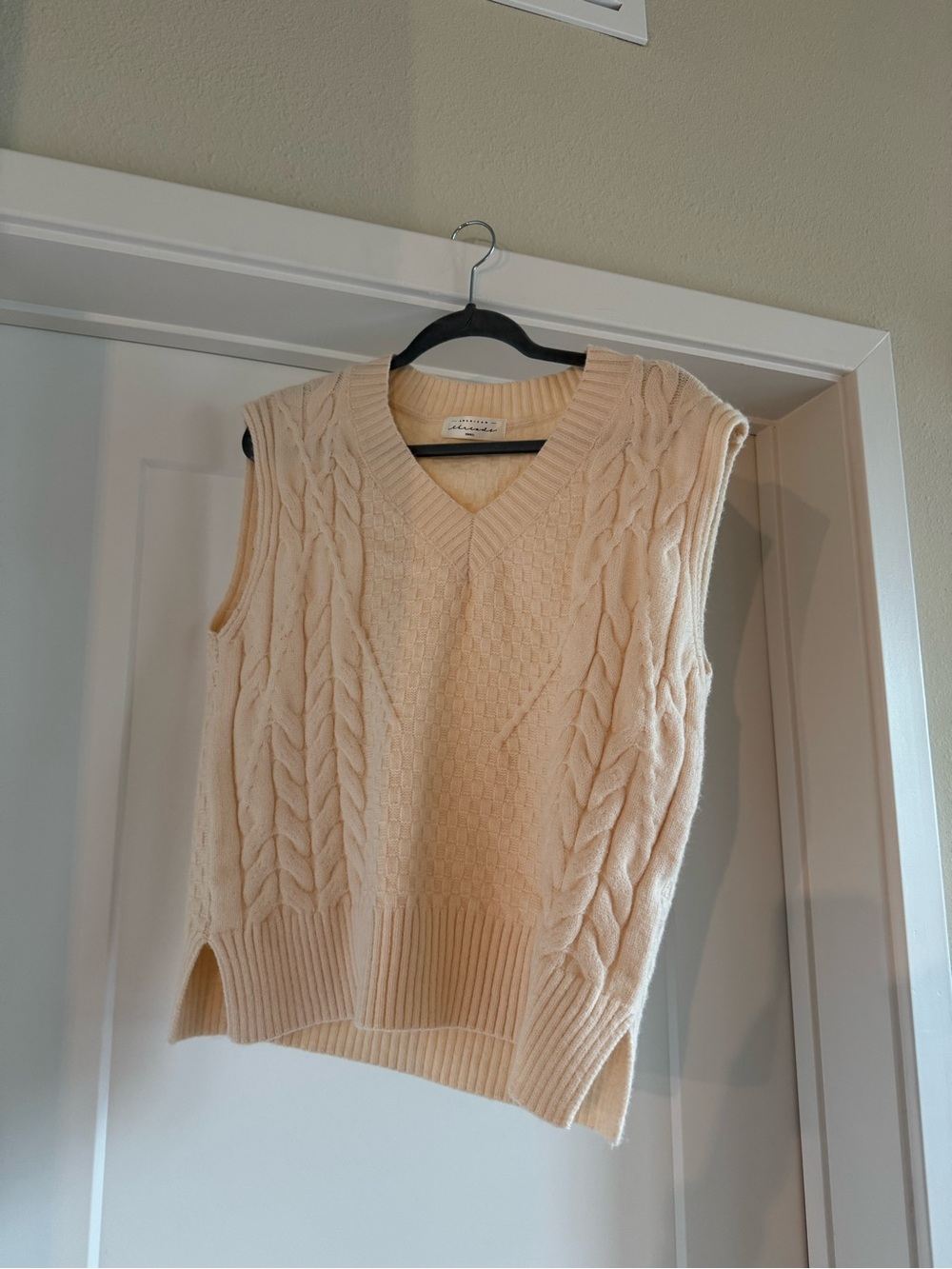 American Threads Cream Cable Knit V-Neck Sweater Vest